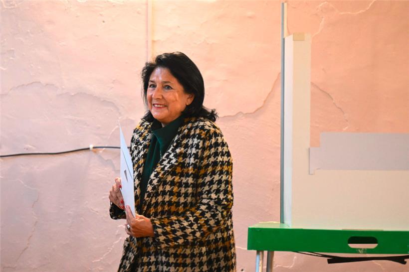 Georgiens Präsidentin Salome Surabischwili rief für Montag zu Massenprotesten auf
