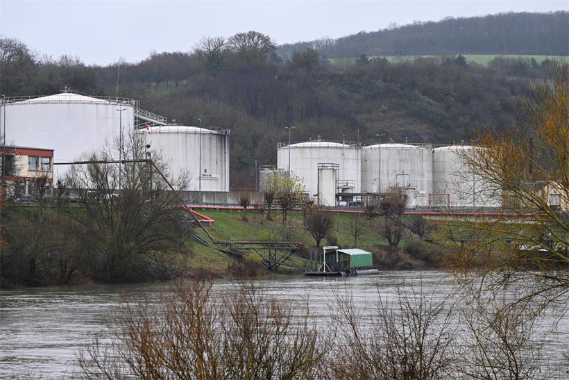 Geplant sind sieben neue Großtanks für Erdölprodukte und 32 kleinere Tanks für Zusatzstoffe, also insgesamt 39 zusätzliche Tanks
