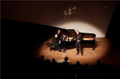 Gerald Finley beeindruckte nicht nur mit einer prächtigen Stimme, sondern vor allem mit sehr ausgefeilten, textbezogenen und stilistisch einwandfreien Interpretationen
