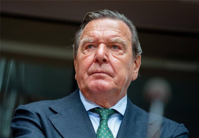Gerhard Schröder sind die Unterstützer in der SPD ausgegangen
