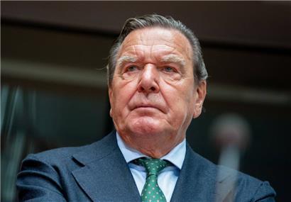 Gerhard Schröder sind die Unterstützer in der SPD ausgegangen
