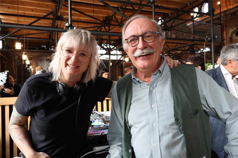 Germain Becker und DJane Miss Sappho hatten sichtlich Spaß beim Launch-Event
