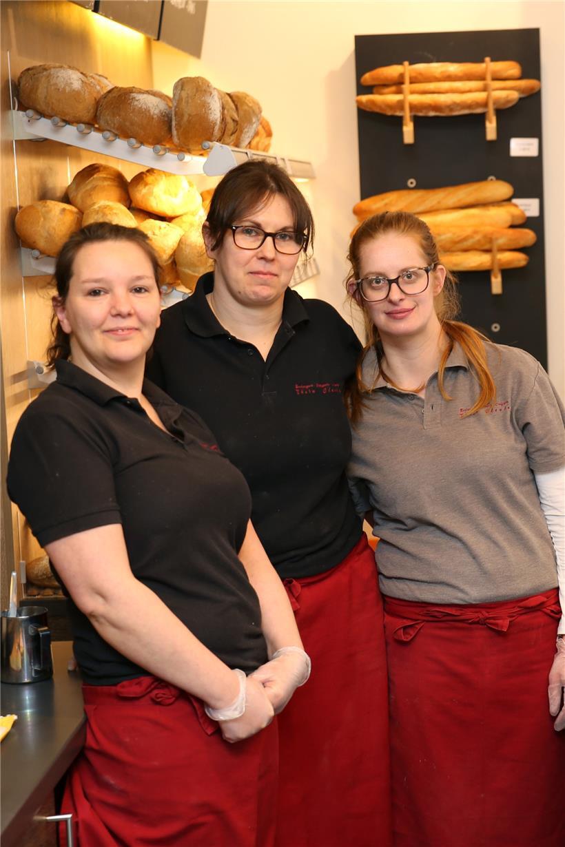 Geschäftsführerin Nadia Boukraa (Mitte) und das Verkaufsteam
