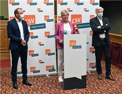 Geschlossen traten Parteipräsident Claude Wiseler (rechts) sowie die Fraktionsvorsitzenden Martine Hansen und Gilles Roth vor die Presse, um ihre Forderungen darzulegen. Der Anti-Covid-Politik der Regierung fehle es an einer klaren Linie, so ihre Kritik. 
