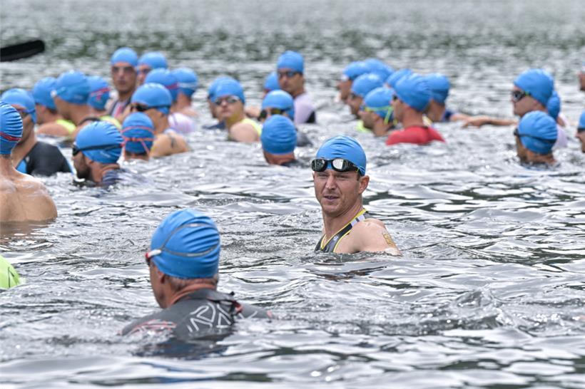 Gespanntes warten auf dem Start im Teilnehmerfeld der Herren