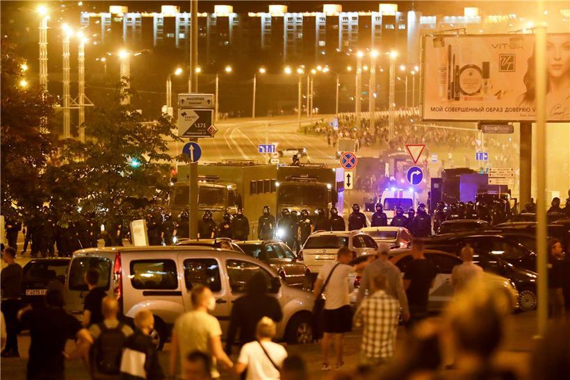 Gestern Abend kam es erneut zu Konfrontationen zwischen der Polizei und Demonstranten in Minsk
