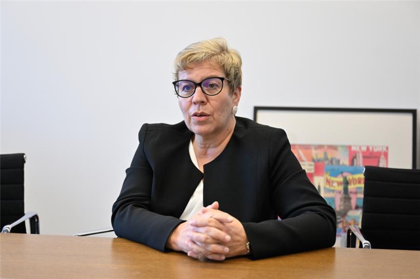 Gesundheitsministerin Martine Deprez erntet heftige Kritik vonseiten der Gewerkschaftsfront
