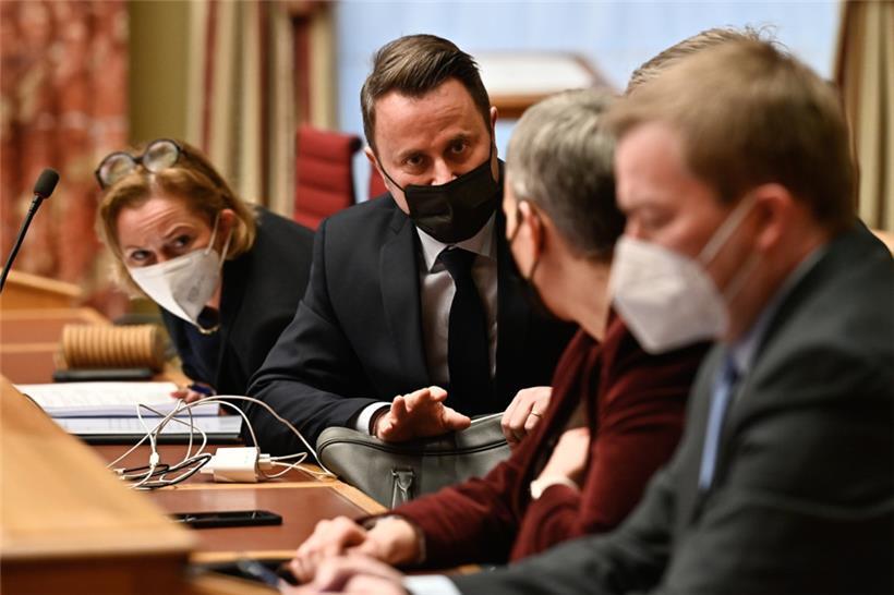 Gesundheitsministerin Paulette Lenert (links) und Premier Xavier Bettel (Mitte) bei einer Chamber-Sitzung im Januar
