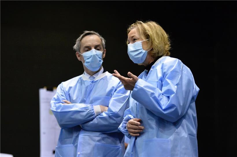 Gesundheitsministerin Paulette Lenert und CHEM-Präsident Georges Mischo vor vier Wochen bei einer Visite des „Centre de soins avancés“ in der Escher Rockhal
