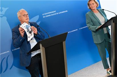 Gesundheitsministerin Paulette Lenert und „Santé“-Direktor Jean-Claude Schmit auf der Pressekonferenz am Freitag
