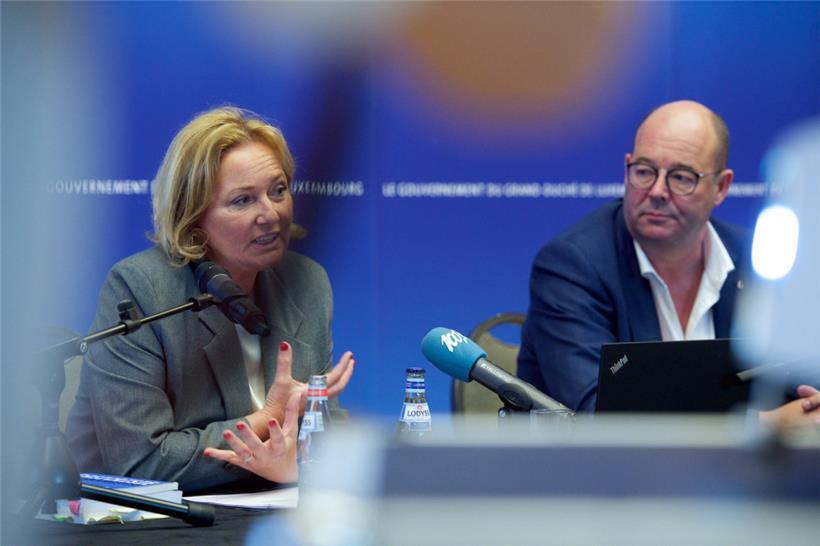 Gesundheitsministerin Paulette Lenert und Sozialminister Claude Haagen (beide LSAP) bei der Pressekonferenz
