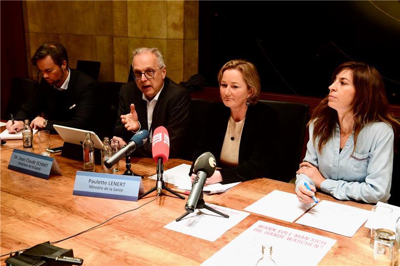 Gesundheitsministerin Paulette Lenert (zweite von rechts) und ihr Team haben erst vor knapp zwei Wochen den ersten Coronavirus-Fall in Luxemburg ankündigen müssen
