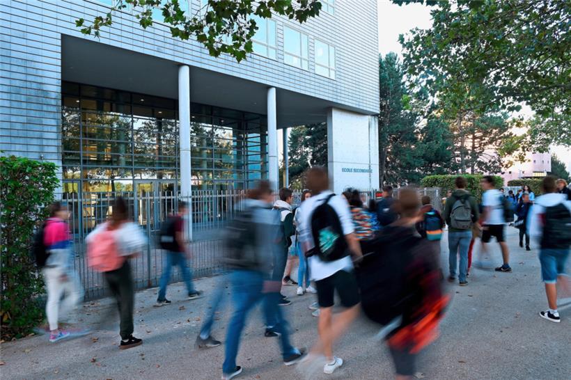 Gewalt und die Anstiftung dazu können zu einem Schulverweis führen
