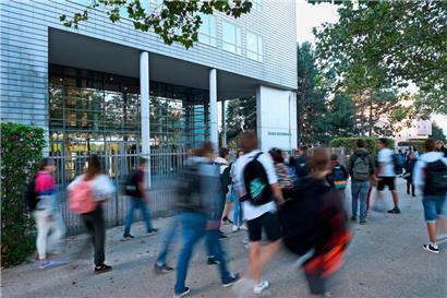Gewalt und die Anstiftung dazu können zu einem Schulverweis führen
