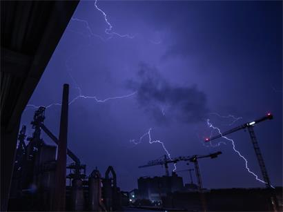 Gewitter können ab Donnerstagabend für Starkregen, Hagel und kräftige Windböen sorgen, weshalb Meteolux eine gelbe Warnung für Luxemburg herausgegeben hat