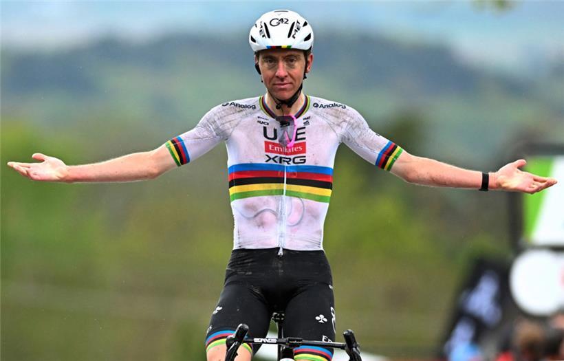 Gezeichnet vom Rennen: Tadej Pogacar gewann am Mittwoch eine Flèche Wallonne unter widrigen Bedingungen
