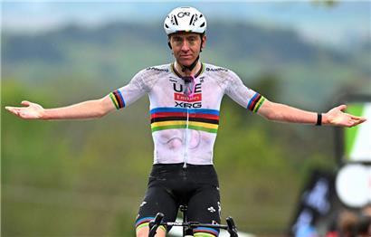 Gezeichnet vom Rennen: Tadej Pogacar gewann am Mittwoch eine Flèche Wallonne unter widrigen Bedingungen
