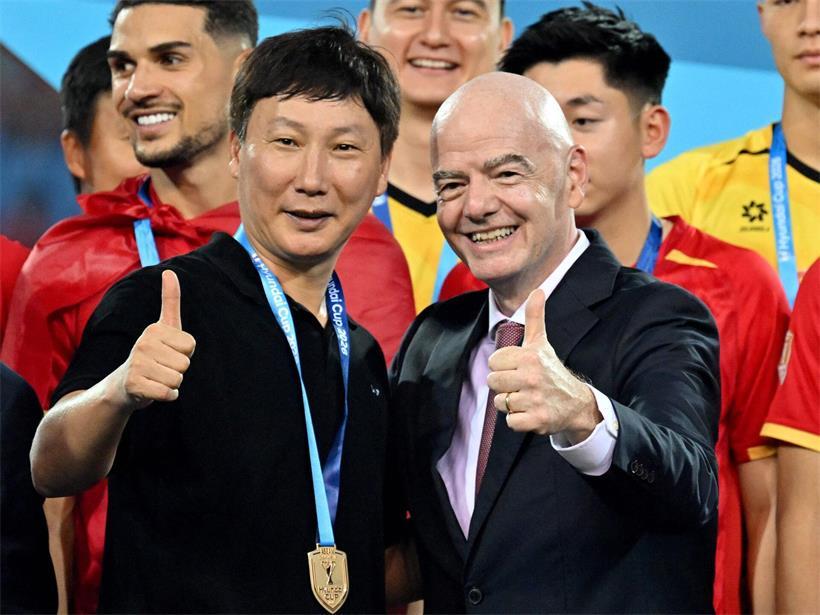 Gianni Infantino (r.) bekommt unverändert Unterstützung aus Asien, Afrika und Südamerika