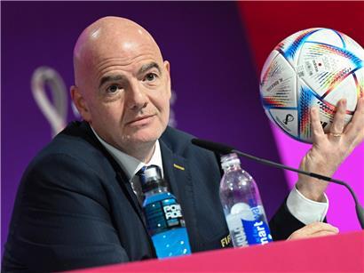 Gianni Infantino spricht offen über mögliche Aufhebung des FIFA-Banns gegen Russland im Fußballverband-Kontext