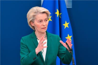 Gibt EU-Kommissionschefin Ursula von der Leyen zu schnell nach? Während Trump die Zölle auf Stahl und Aluminium aus der EU in vollem Umfang aufrechterhält, legt Brüssel angekündigte Gegenmaßnahmen auf Eis.
