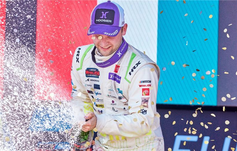 Gil Linster feiert seinen Sieg
