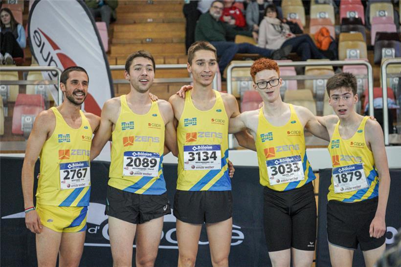 Gil Weicherding (Mitte) fühlt sich in der Trainingsgruppe von Bob Bertemes (l.), in der auch Bruder Charel trainiert (2.v.l.), pudelwohl
