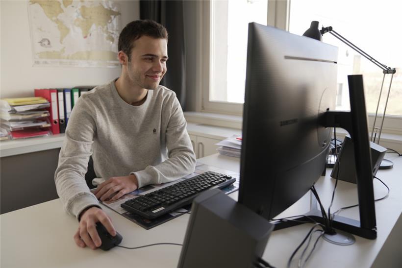 Gilles Heinesch macht eine Ausbildung zum Piloten und begreift wie seine Mitgrün...