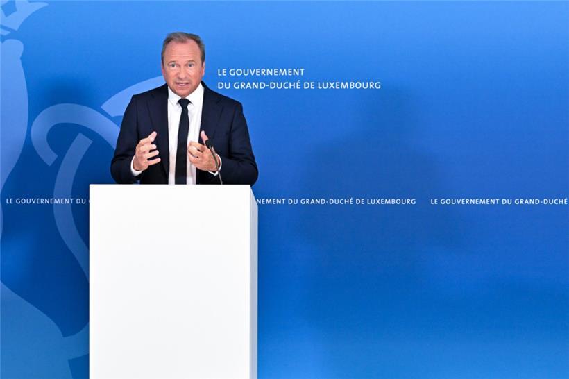 Gilles Roth bei der Präsentation des „Entlaaschtungs-Pak“
