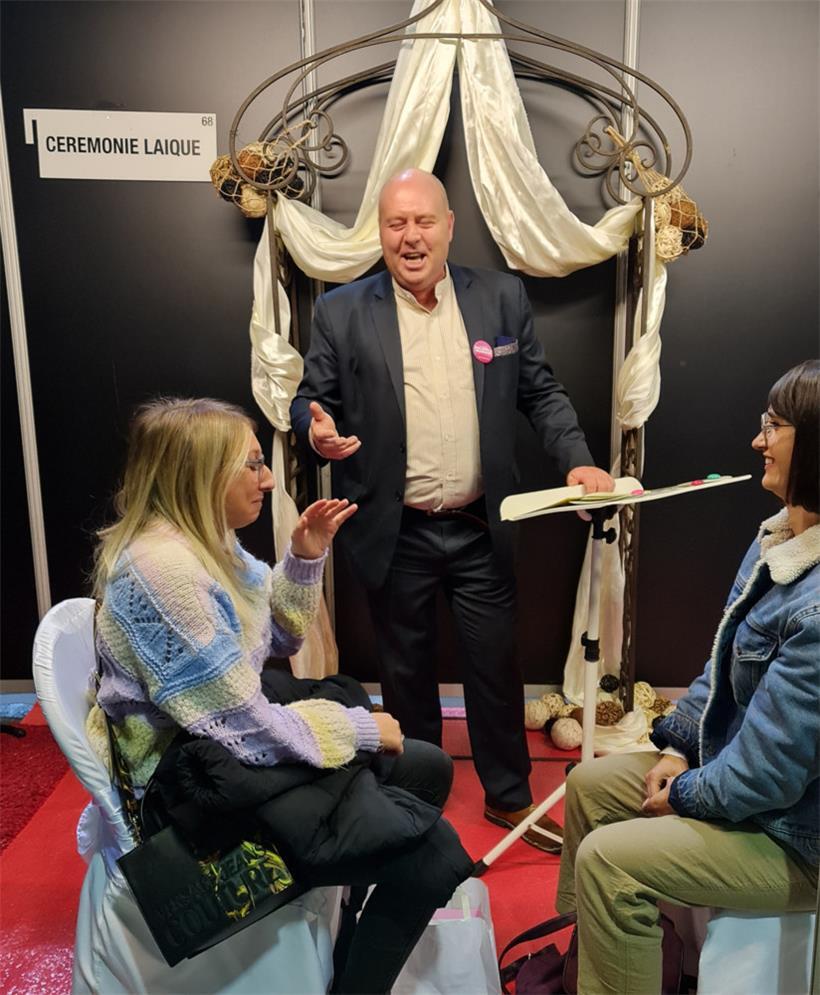 Gilles Soeder ist auf weltliche Zeremonien spezialisiert: Er kann Manga, Wikinger, Hard Rock und vieles mehr
