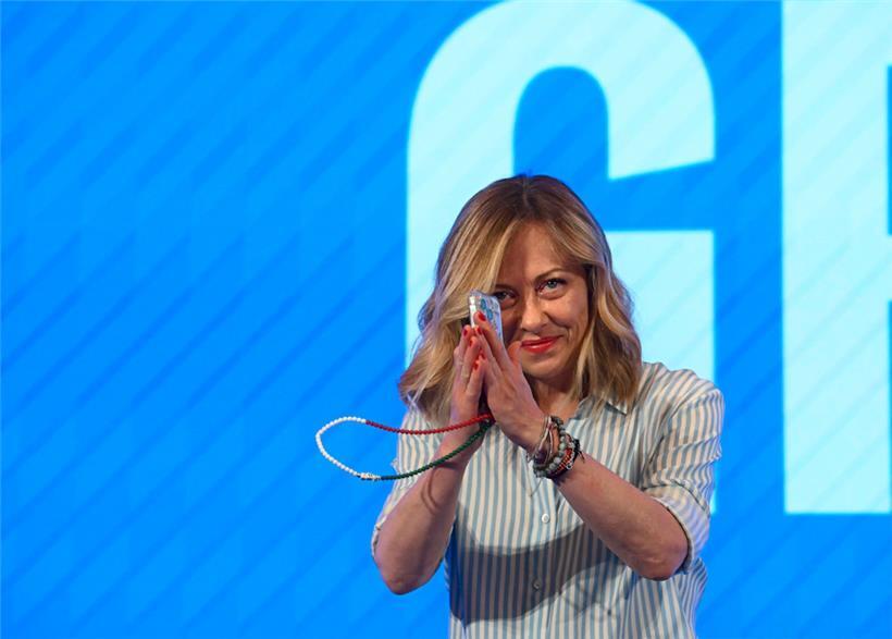 Giorgia Meloni bedankt sich beim Wahlvolk
