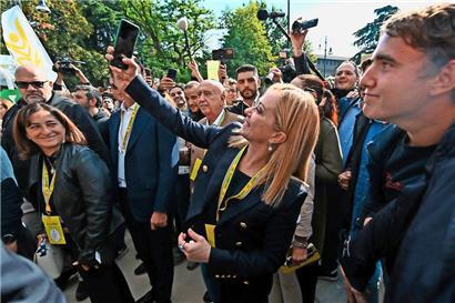 Giorgia Meloni während einer Veranstaltung der Vereinigung der italienischen Landwirte
