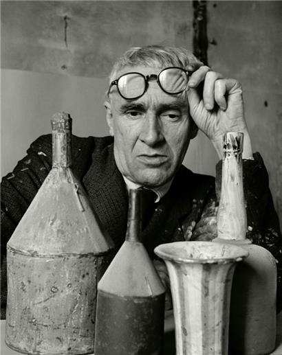Giorgio Morandi dans son studio en 1953
