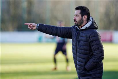 Giorgios Petrakis ist mit 33 Jahren der jüngste Trainer der BGL Ligue
