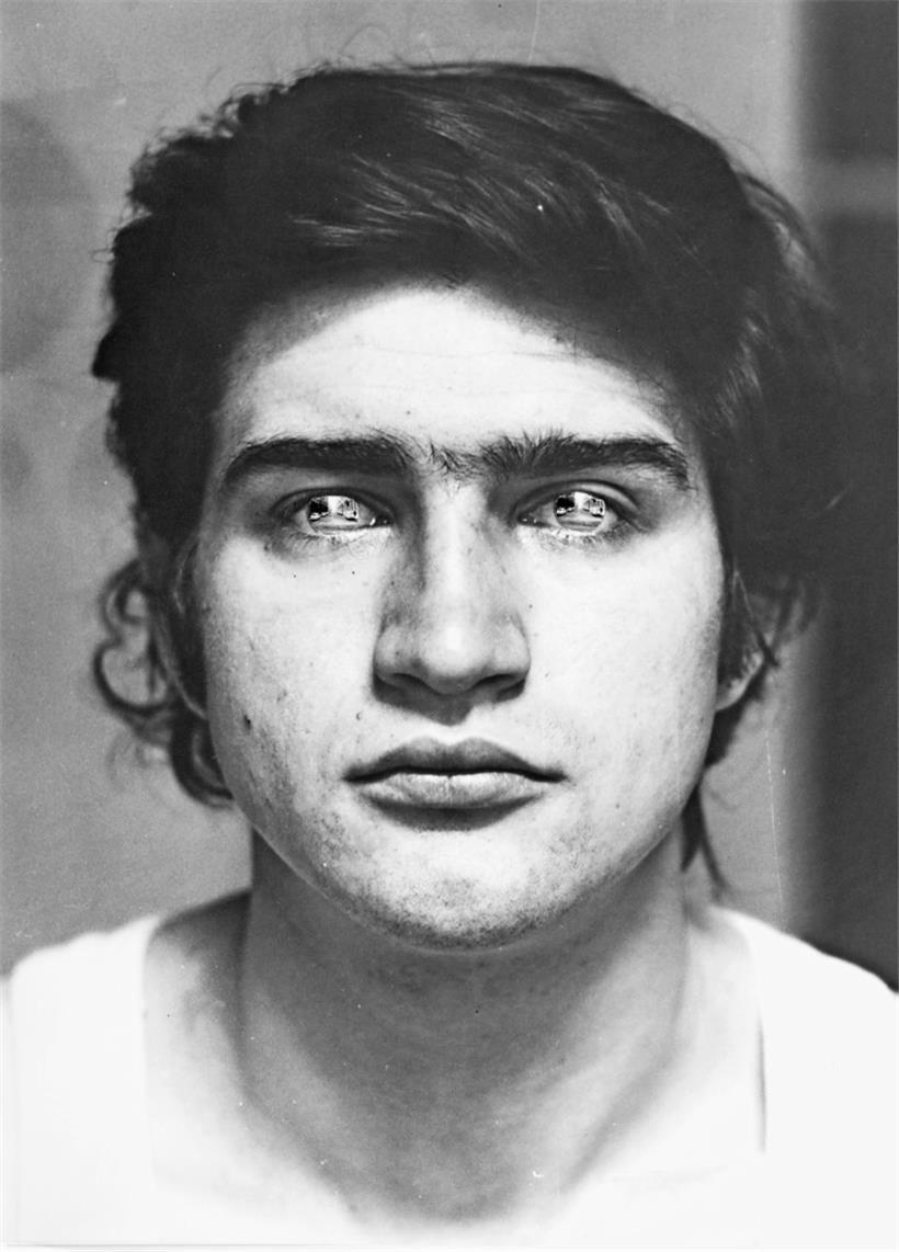 Giuseppe Penone, Rovesciare i propri occhi – progetto [Renverser ses yeux – projet], 1970, Photo-collage, tirage au gélatino-bromure d’argent virés au sélénium sur papier baryté 40 × 30 cm
