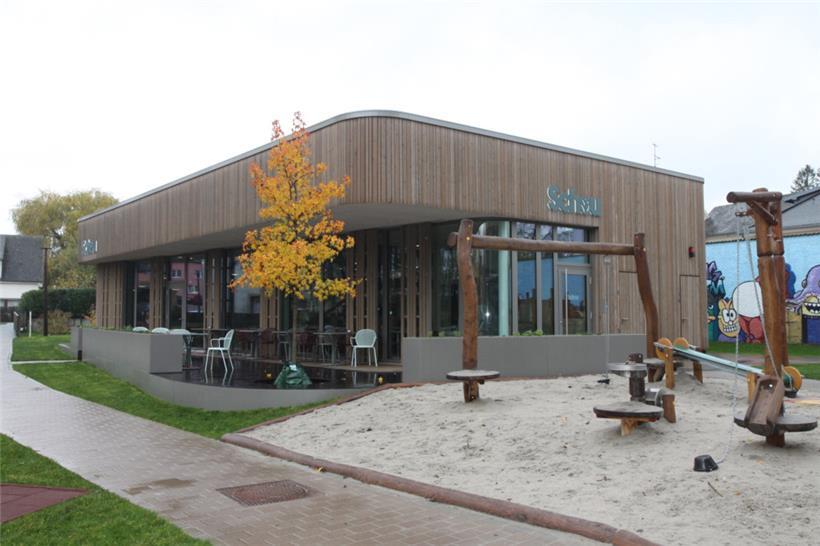 Gleich neben dem Lokal befindet sich der komplett neu gestaltete Spielplatz