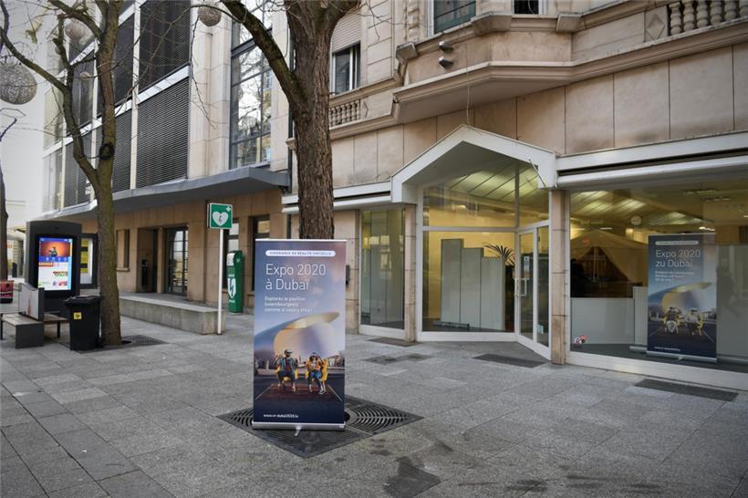 Gleich neben dem Theater beginnt die virtuelle Reise durch den Luxemburger Pavil...