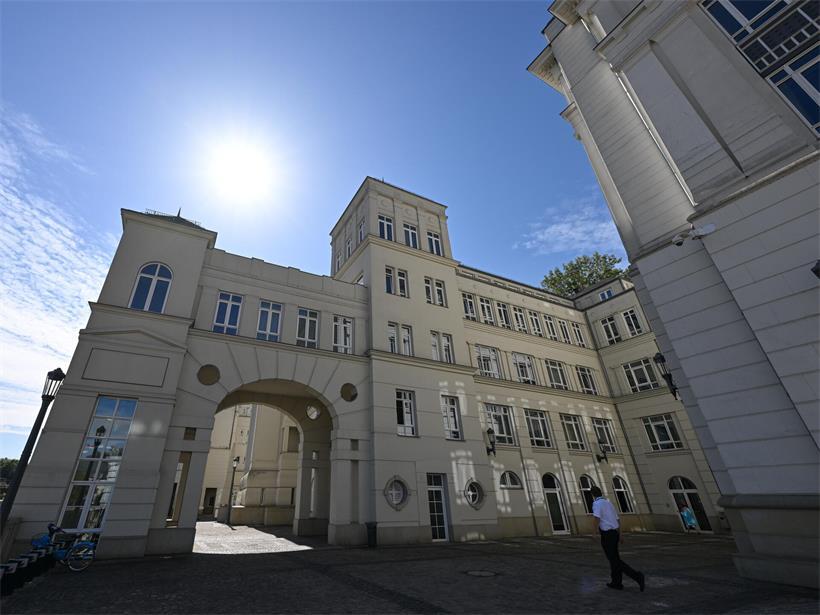 Zwei Gerichtsverfahren wegen Online-Beleidigung von Politikern starten am Mittwochmorgen vor Gericht
