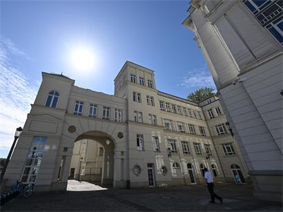 Zwei Gerichtsverfahren wegen Online-Beleidigung von Politikern starten am Mittwochmorgen vor Gericht