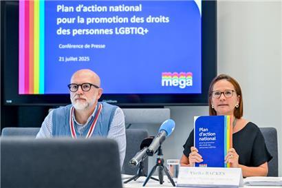 Gleichstellungsministerin Yuriko Backes und ihr „Conseiller“ Ralph Kass am Montag bei der Pressekonferenz
