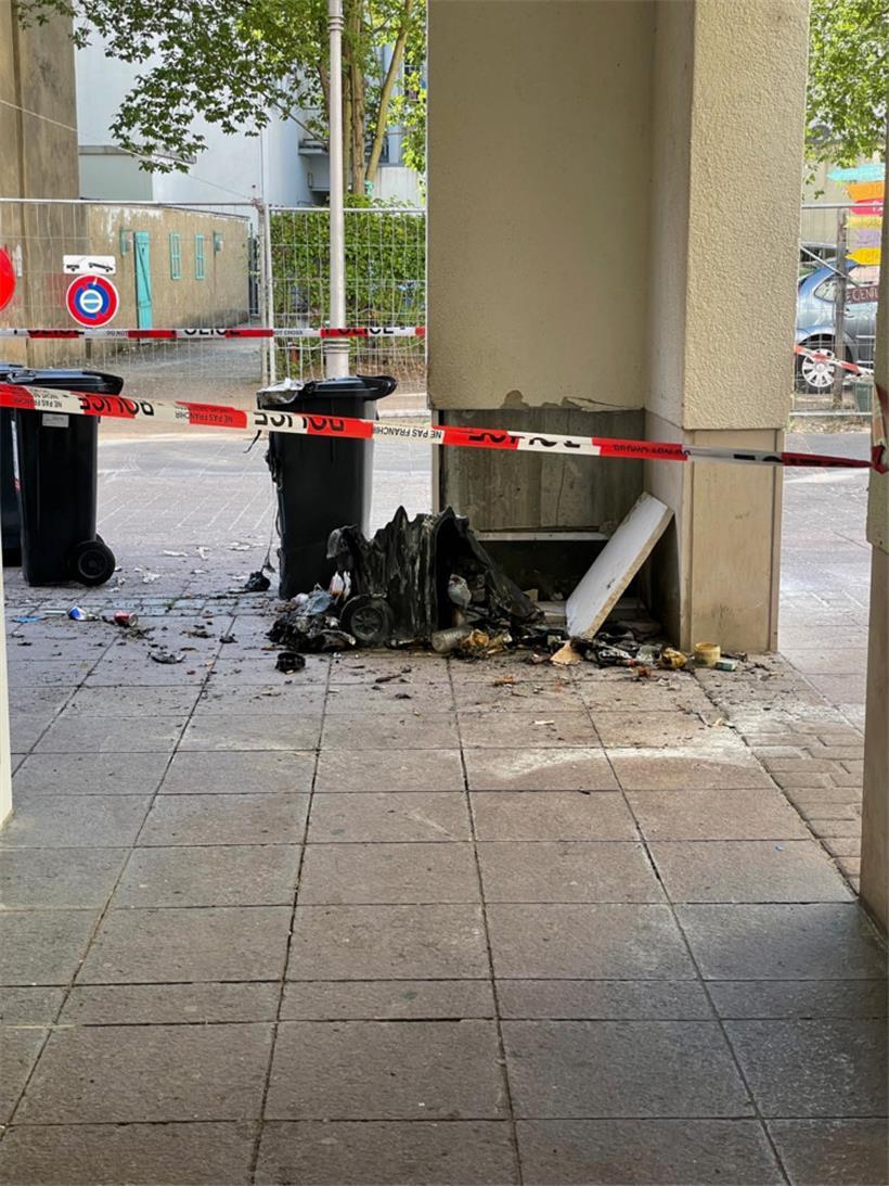 Glücklicherweise griffen die Flammen nicht auf das Gebäude über