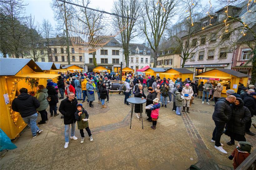 Glühwein und besinnliches Zusammensein in Fels
