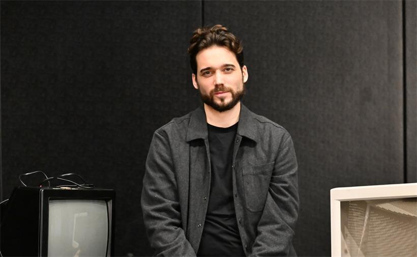 Godefroy Gordet: „Tout ce qui arrive à ma génération, nos maux, nos peines, nos bonheurs sont liés au fait qu’un jour, gamins, on s’est retrouvés devant une télé et qu’on ne l’a plus jamais quittée“
