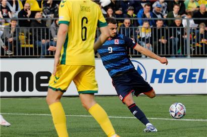 Goldfüßchen Danel Sinani nimmt Maß
