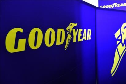 Goodyear Unternehmenslogo vor Hintergrund, symbolisiert geplante Umstrukturierung im EMEA-Geschäftsbereich