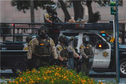 Gouverneur Newsom: „Geistesgestörte Fantasie eines diktatorischen Präsidenten“
