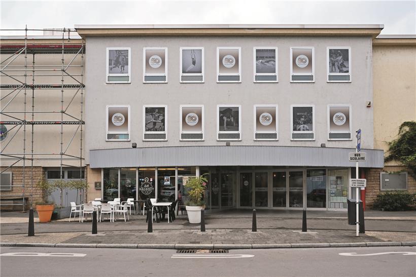 Frauengruppe beim Sport am Weltfrauensporttag mit Gratis Eintritt am Samstag, aktive Frauen fördern Gesundheit und Zusammenhalt