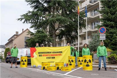 Greenpeace Luxemburg wehrt sich gegen das Projekt, radioaktive Abfälle in den geologischen Grenzschichten zu lagern
