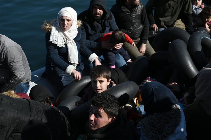 Griechenland hat 10000 Menschen an seiner Grenze zur Türkei blockiert.
