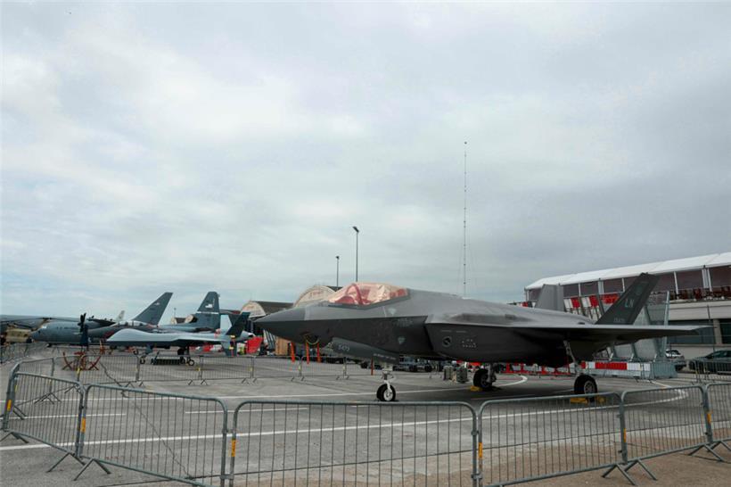 Großbritannien will seine Abschreckungsmöglichkeiten mit dem Kauf von F35-Jets (im Vordergrund) erweitern
