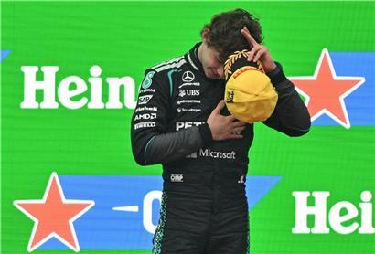 Kimi Antonelli jubelt emotional nach seinem ersten Formel-1-Sieg auf der Rennstrecke
